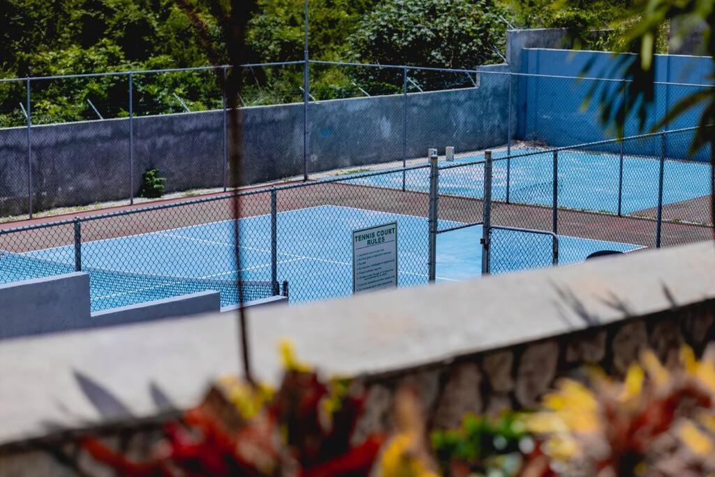 Pyramid Point Manor Villa Ocho Rios Exterior foto