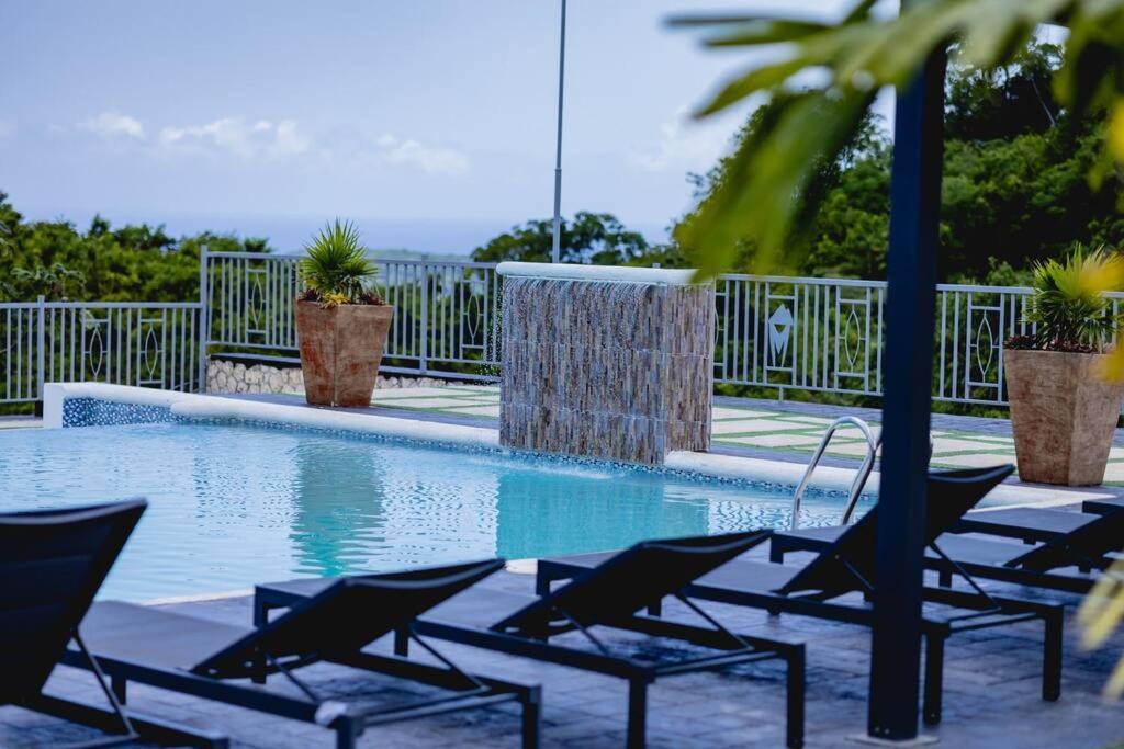 Pyramid Point Manor Villa Ocho Rios Exterior foto